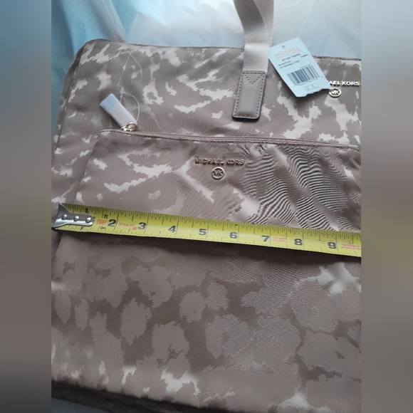 New Michael Kors Jet Set Extra Large Packable Tote & Matching Travel Pouch NWT - Picture 12 of 12